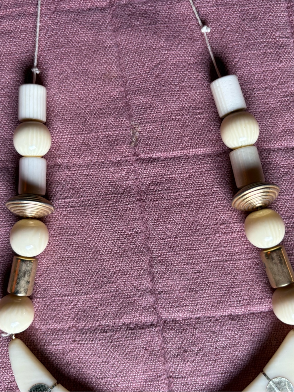 Vintage White and Gold beaded Necklace- Statement necklace - Picture 7 of 7